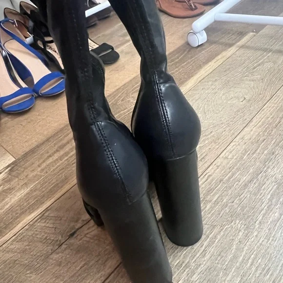 Knee-high Statement Boots - Picture 4 of 4